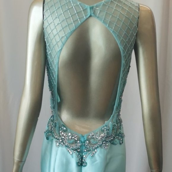 Size 8 aqua trumpet formal/prom gown - Picture 4 of 5